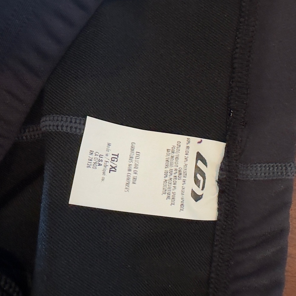 Bike shorts men’s size large, black